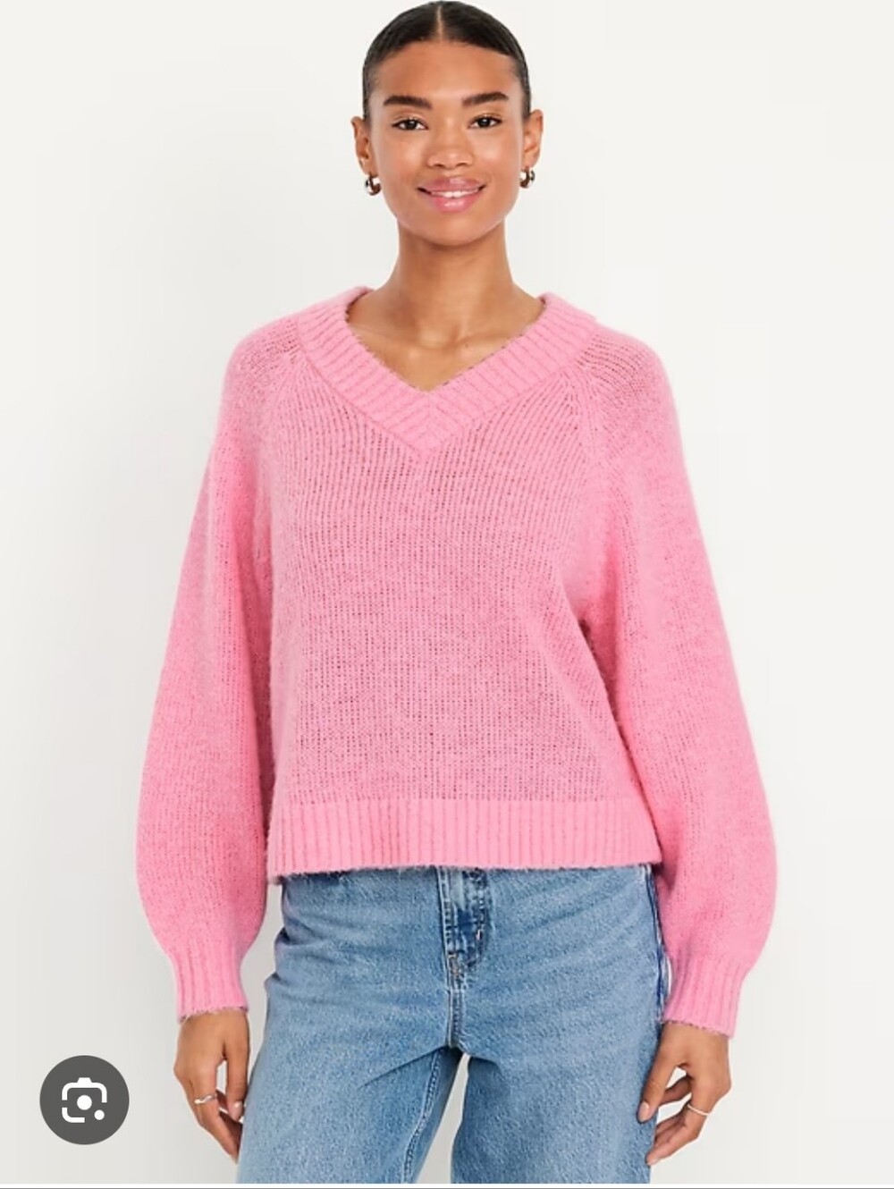 Old Navy Cozy Cropped V-Neck Sweater in pink, new with tags, women’s size M.